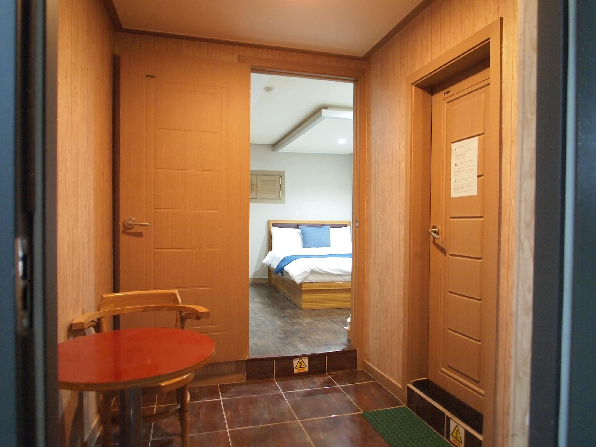 J Auberge de jeunesse