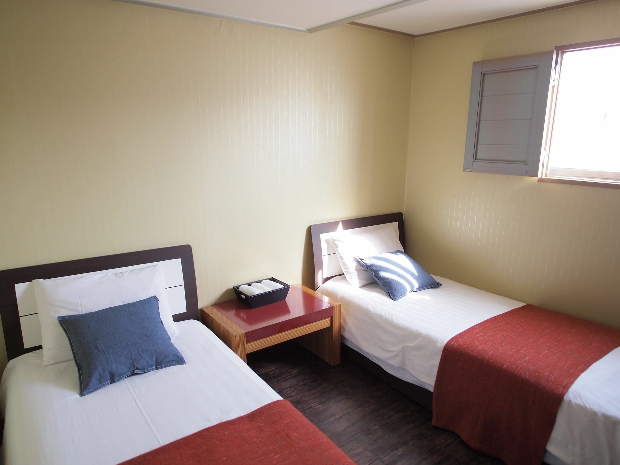 Auberge de jeunesse J *